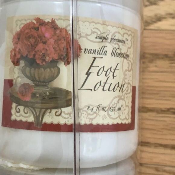 NWT SIMPLE PLEASURE‎ VINILLA BLOSSOM FOOT SCRUB - Picture 2 of 7